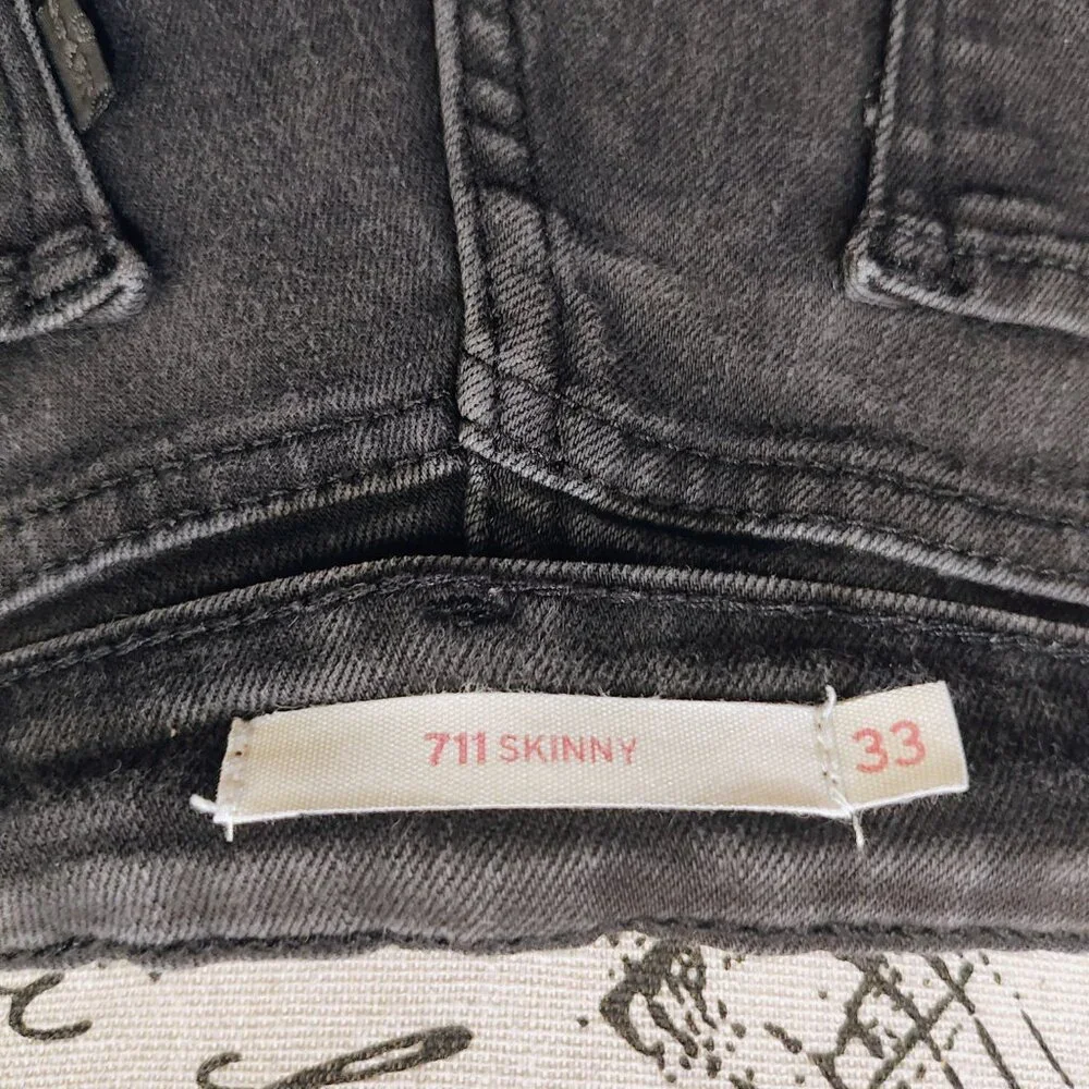 Levi's 711 Skinny Jeans, Size 33, Gently Used - Picture 5 of 6